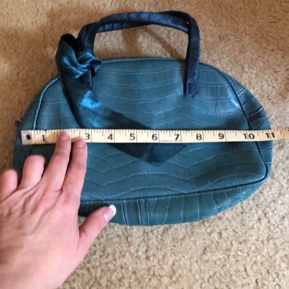 VICTORIA’S SECRET - Croc Handbag with Silk Ribbon - Picture 8 of 10